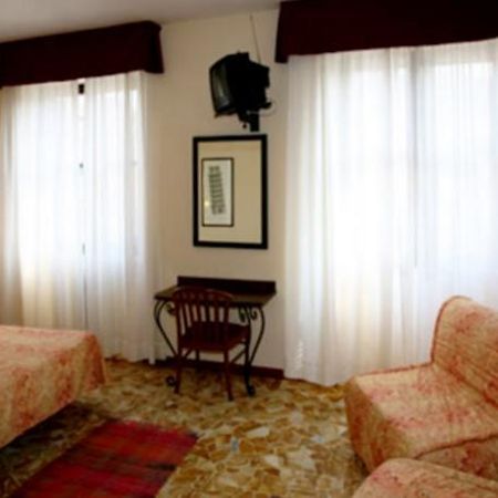 Hotel Ariston Pise Chambre photo